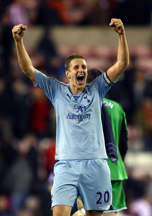 Kranjcar lifts Spurs into fourth